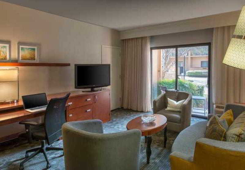 Courtyard Dallas Addison Midway Luaran gambar