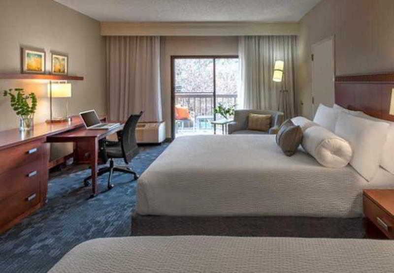 Courtyard Dallas Addison Midway Luaran gambar