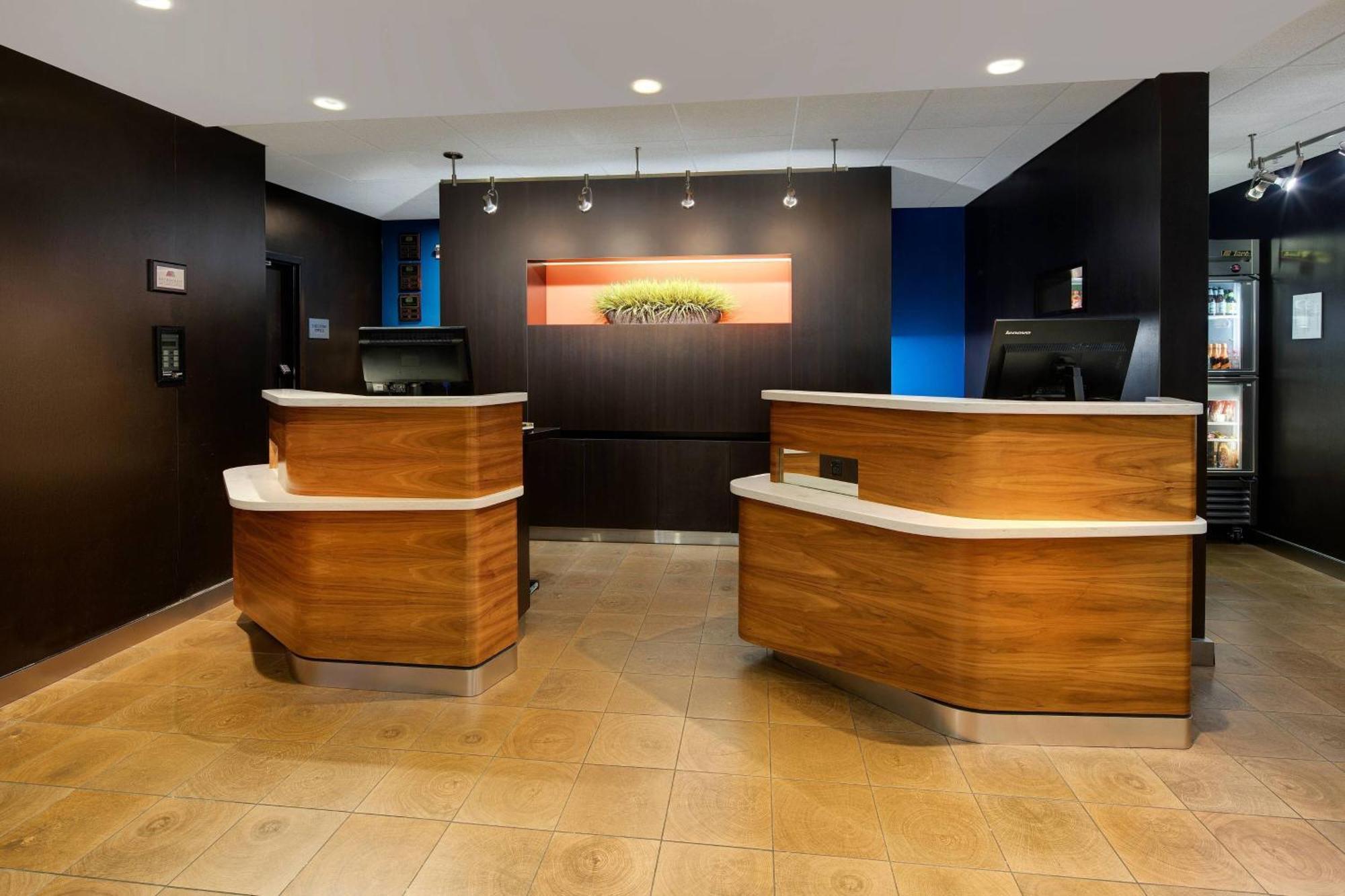 Courtyard Dallas Addison Midway Luaran gambar