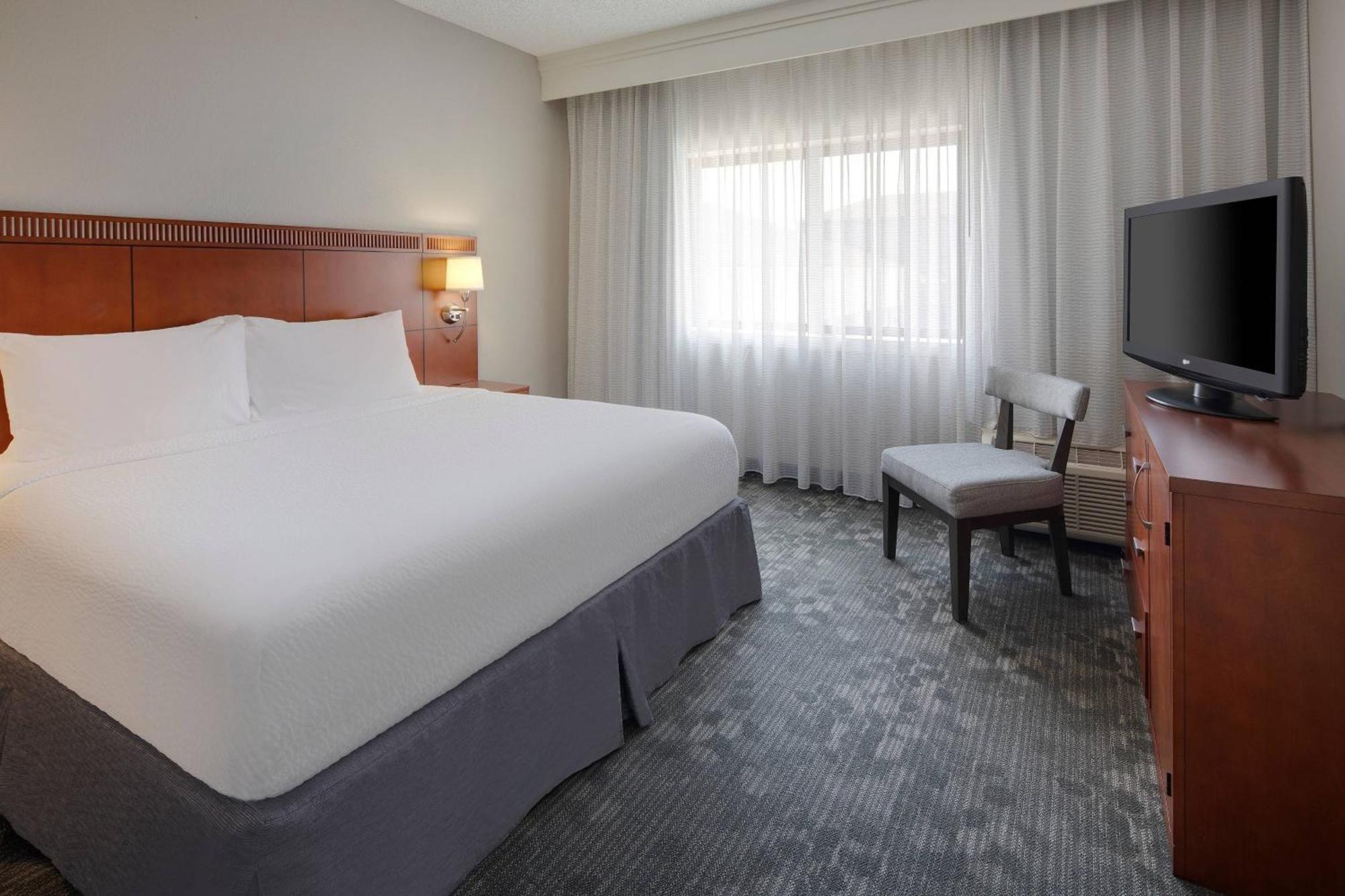 Courtyard Dallas Addison Midway Luaran gambar