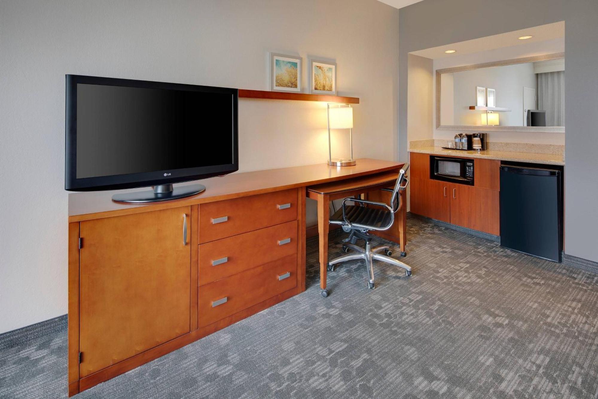 Courtyard Dallas Addison Midway Luaran gambar