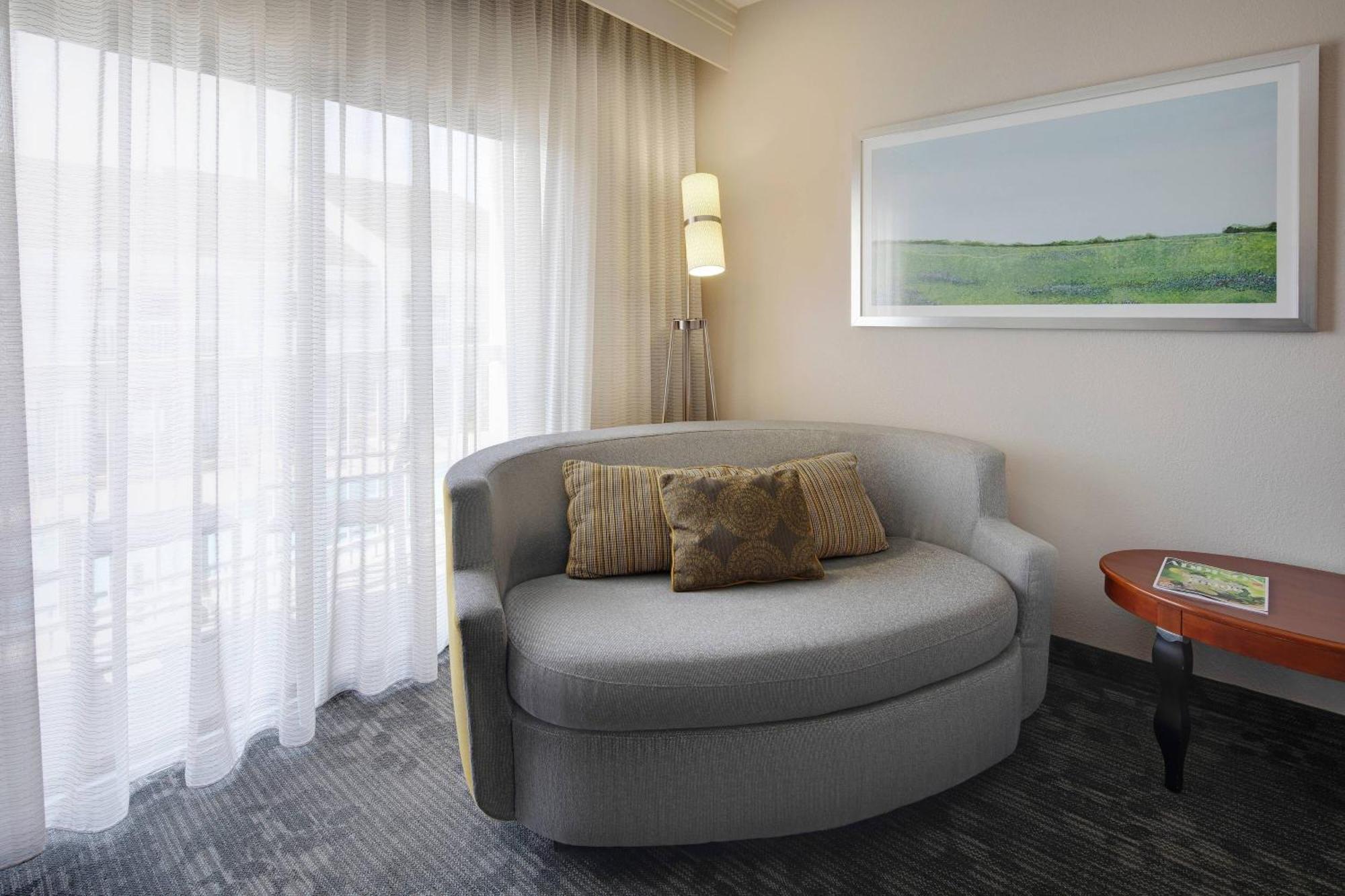 Courtyard Dallas Addison Midway Luaran gambar