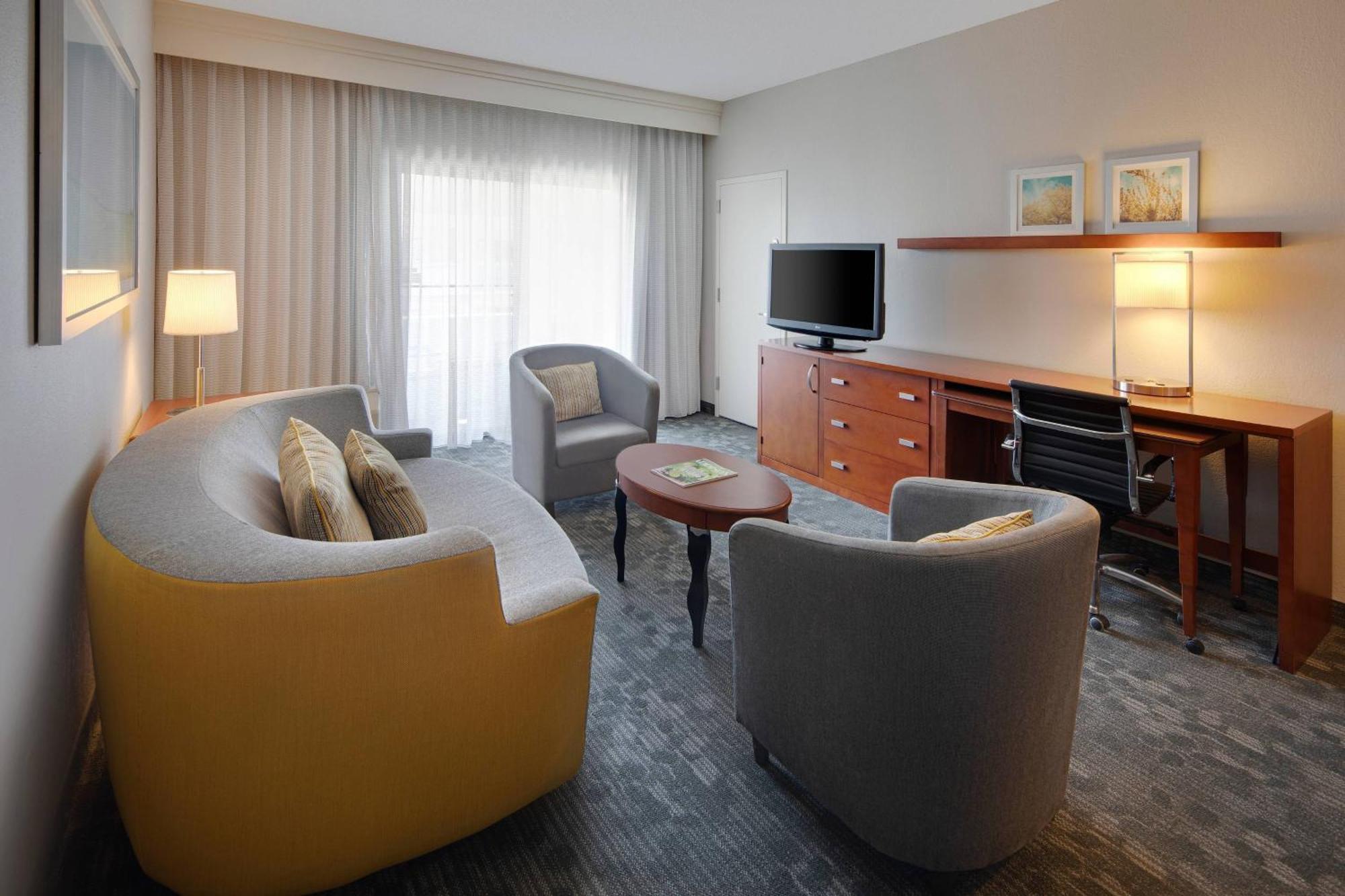 Courtyard Dallas Addison Midway Luaran gambar