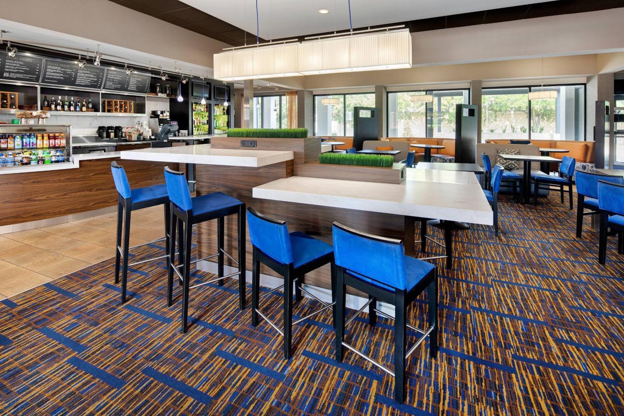 Courtyard Dallas Addison Midway Luaran gambar