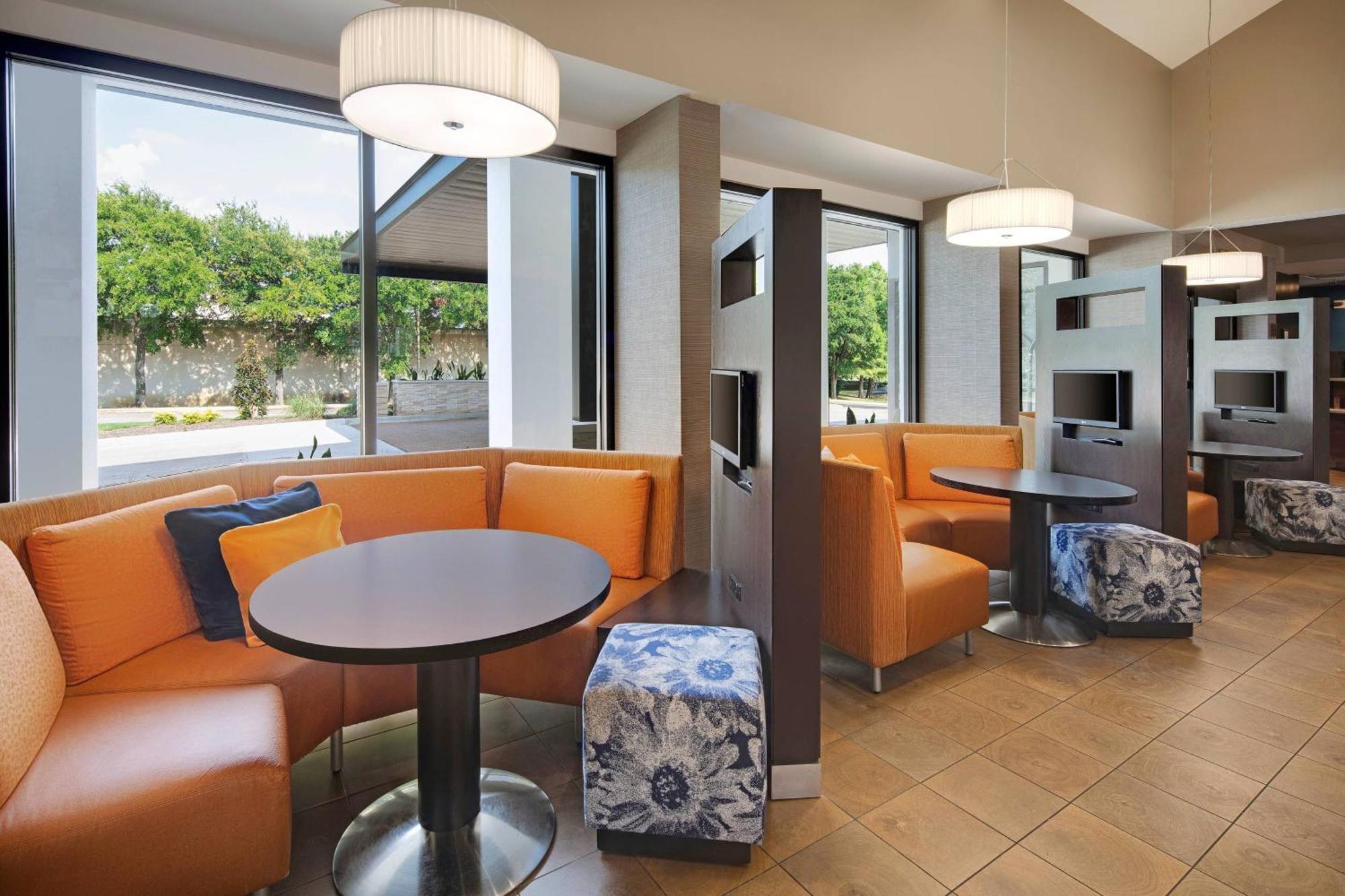 Courtyard Dallas Addison Midway Luaran gambar