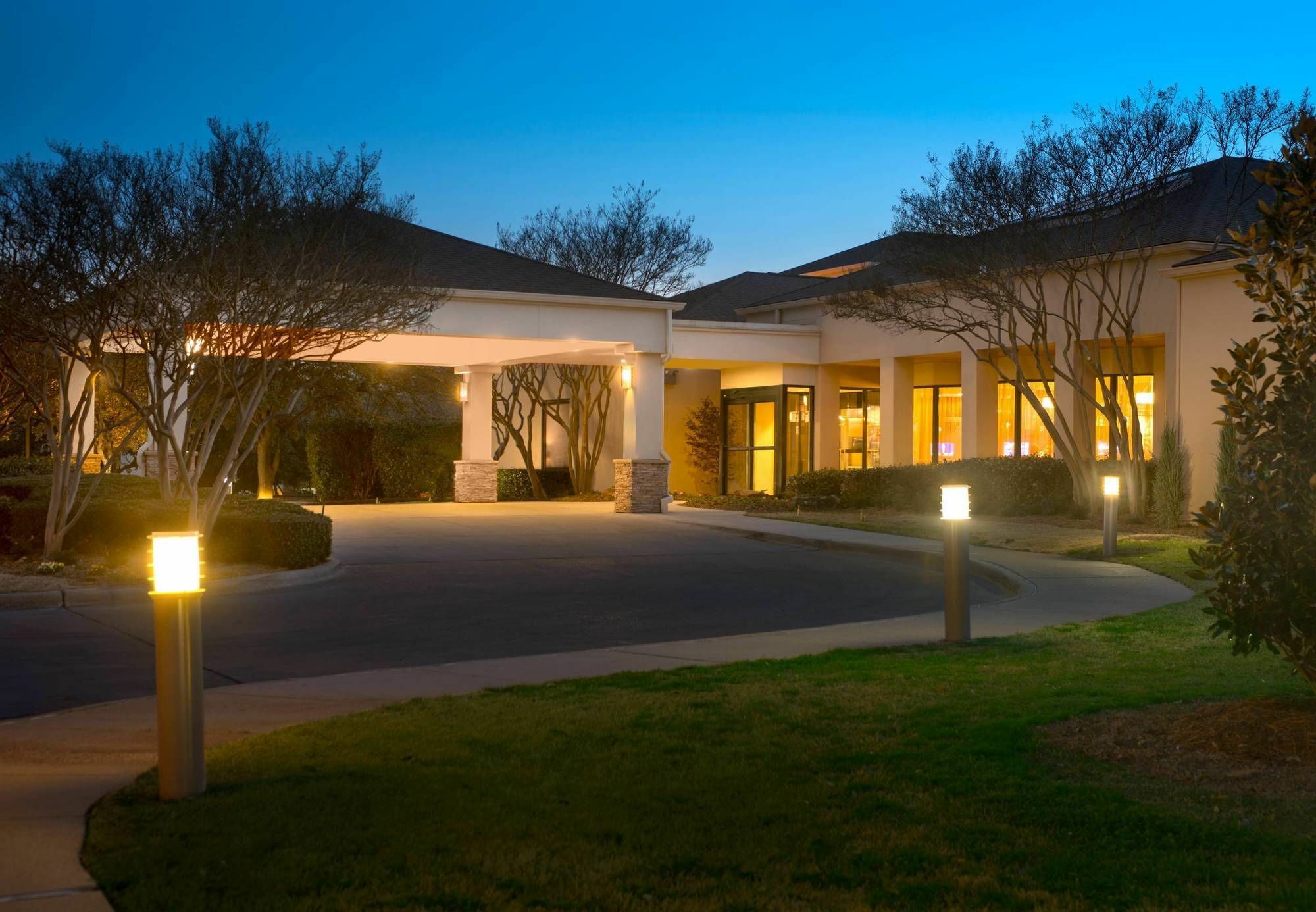 Courtyard Dallas Addison Midway Luaran gambar