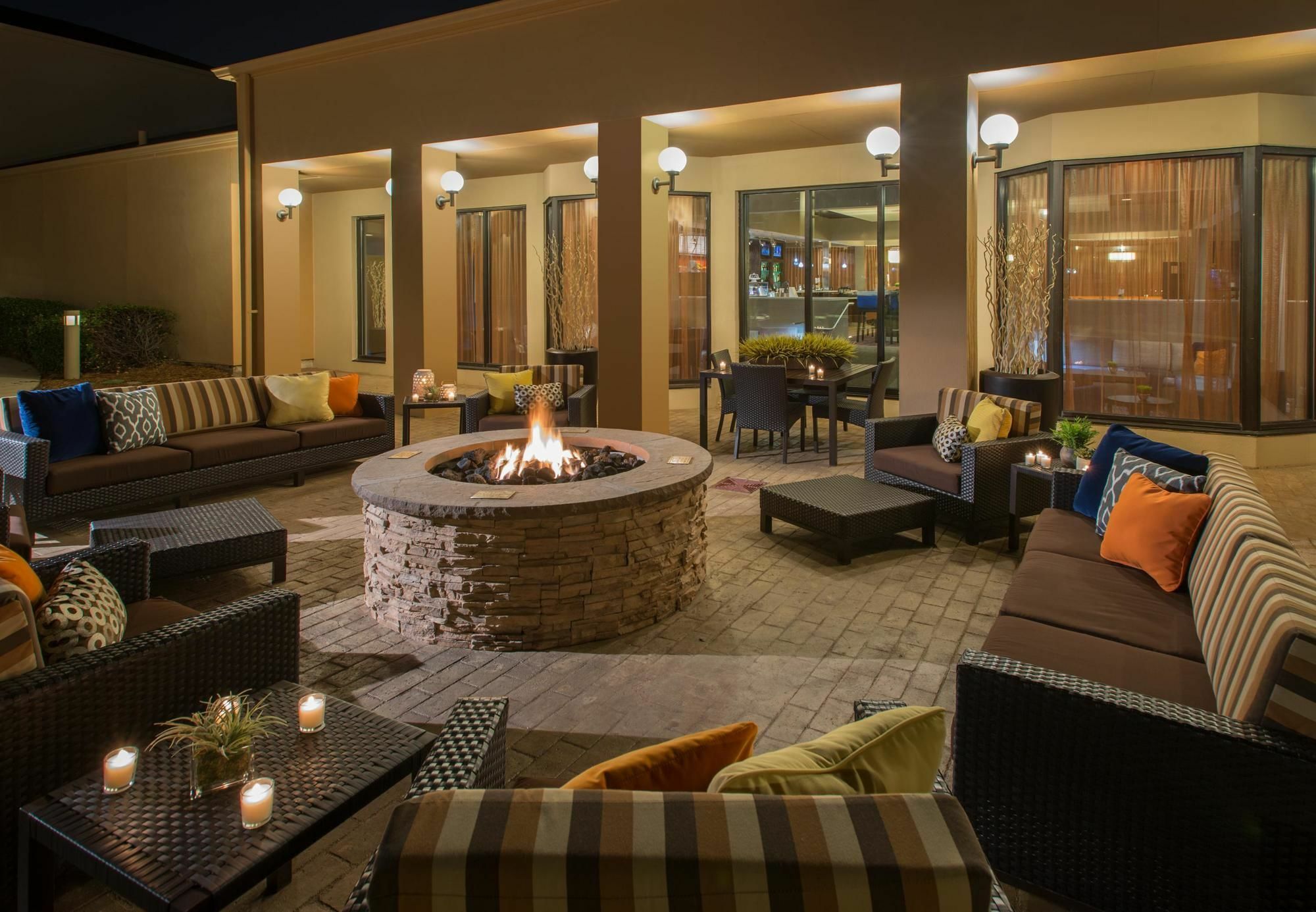 Courtyard Dallas Addison Midway Luaran gambar