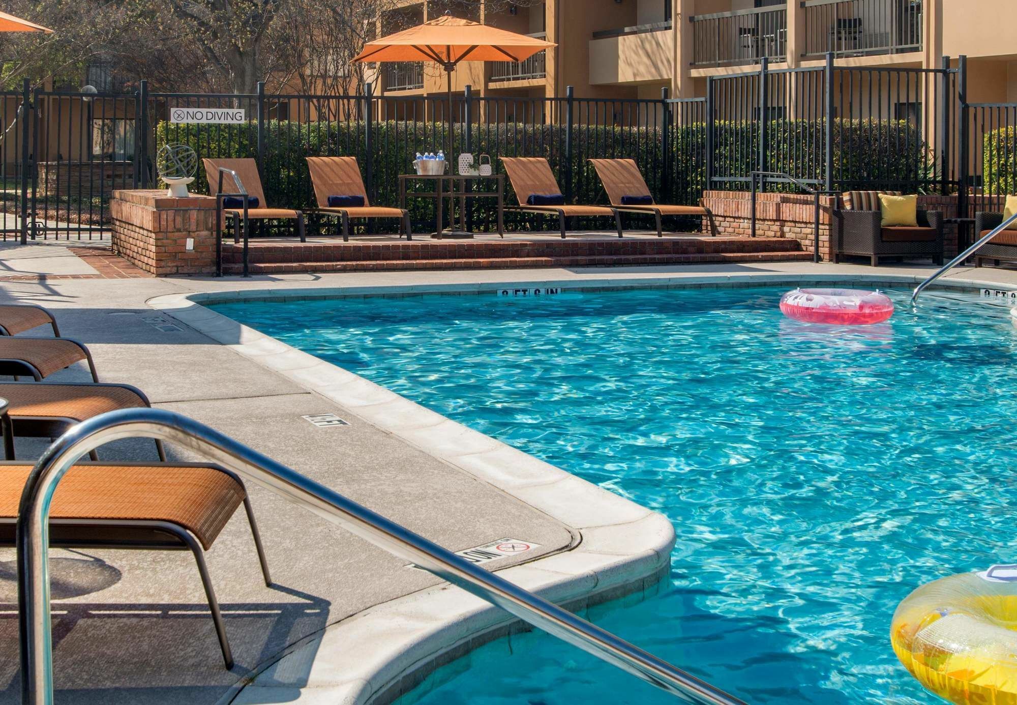 Courtyard Dallas Addison Midway Luaran gambar