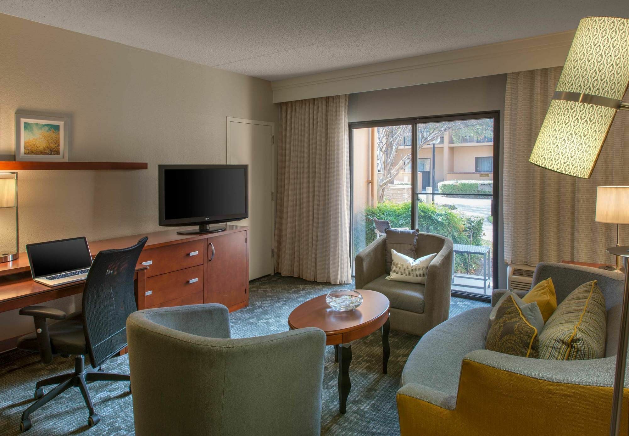 Courtyard Dallas Addison Midway Luaran gambar